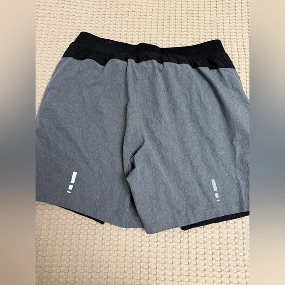 Old Navy Men's Black and Gray Athletic Shorts - Picture 6 of 6